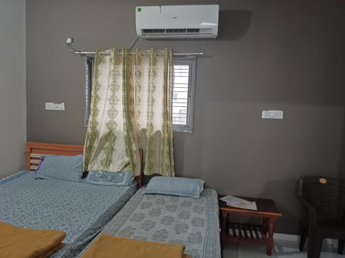 Honest Deluxe Room Garudeshwar Exterior photo
