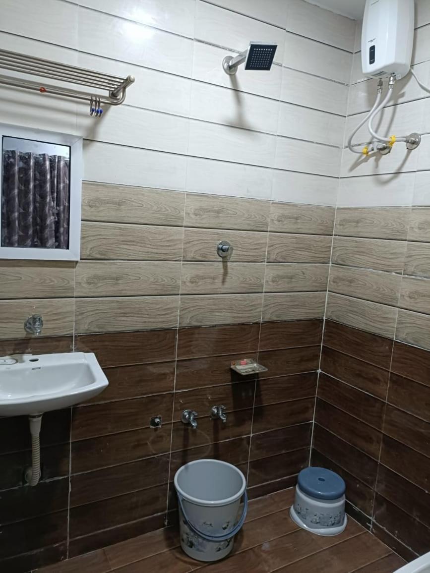 Honest Deluxe Room Garudeshwar Exterior photo